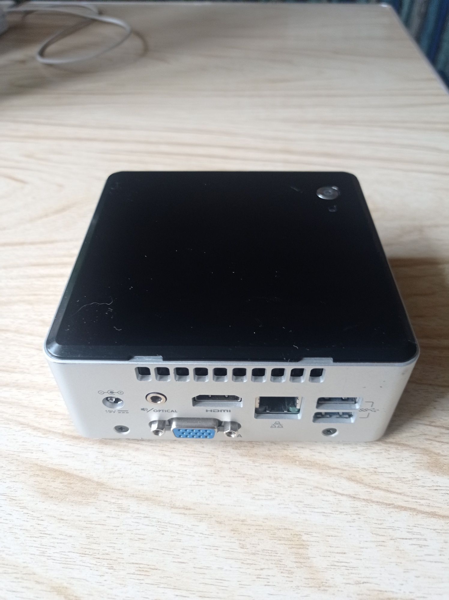 Міні ПК nuc5cpyh. Ssd 120gb. ОЗУ 8gb ddr3