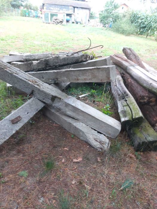 Słupki ogrodzeniowe drewniane jak podkłady kolejowe