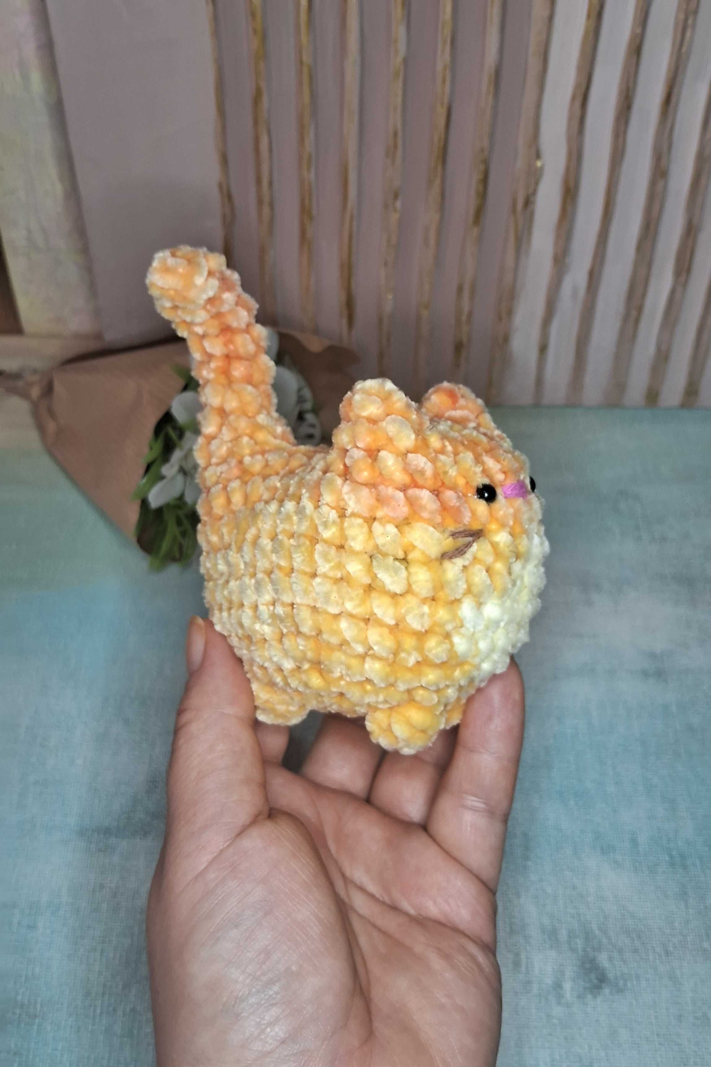 Pluszowy koteczek kot pluszak na szydełku amigurumi
