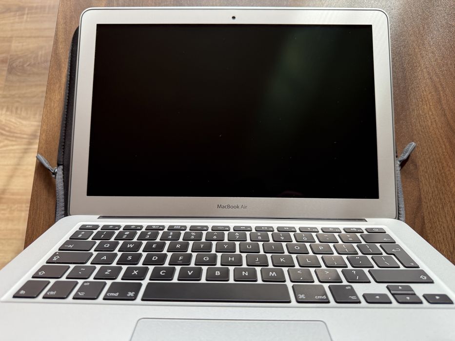MacBook Air 13” (2017) – super stan, nieuszkodzony