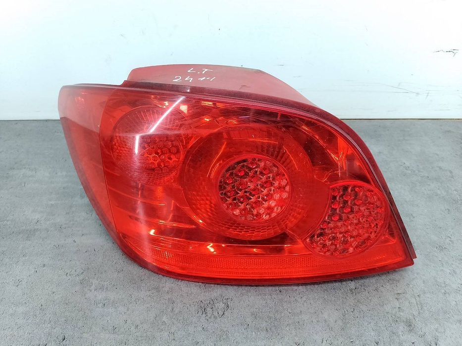 LAMPA TYLNA LEWA PEUGEOT 307 FL 557677B HATCHBACK