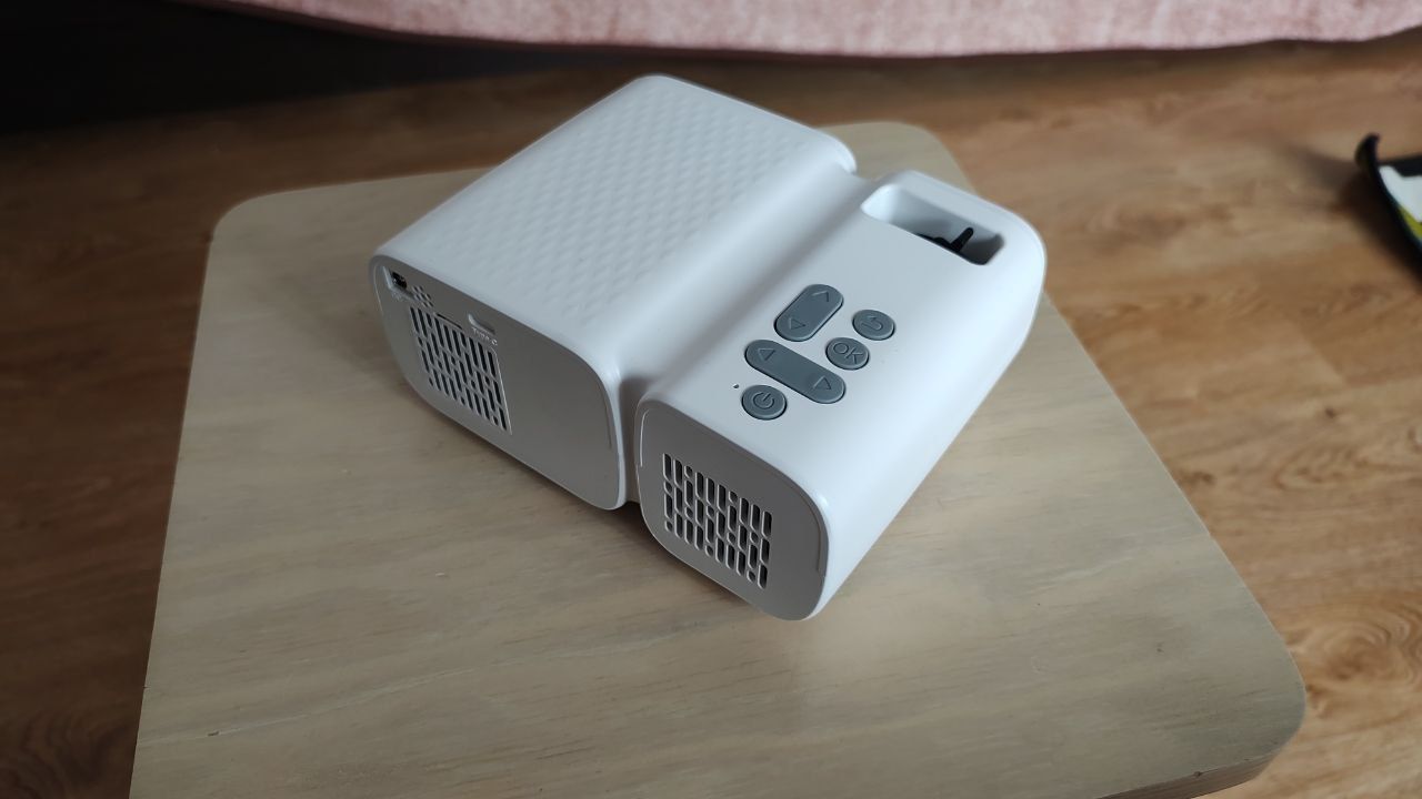 Mini projektor rzutnik nowy