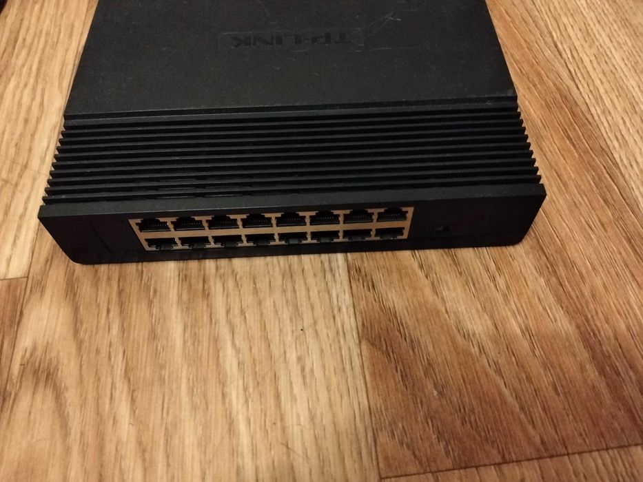 Продам  свіч tplink