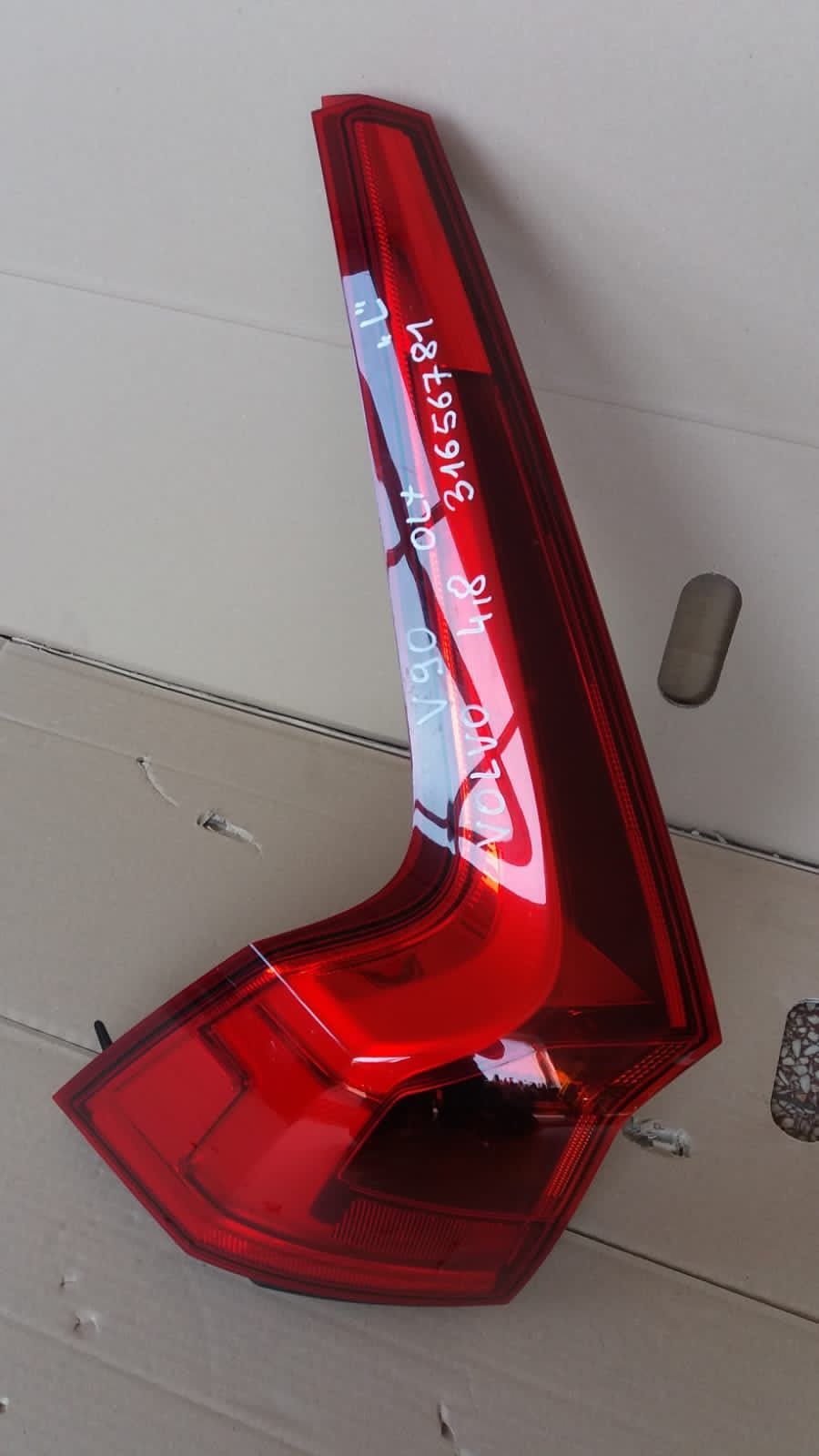 Lampa V90 lewa tył
