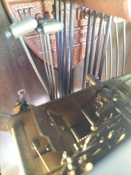 Relógio de parede antigo FMS mecânico com pêndulo – a funcionar