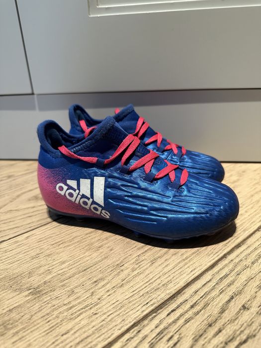 Buty do piłki nożnej, korki firmy Adidas