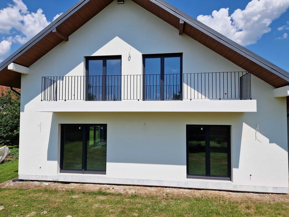 Balustrady zewnętrzne・Balustrady balkonowe・Barierki balkonowe