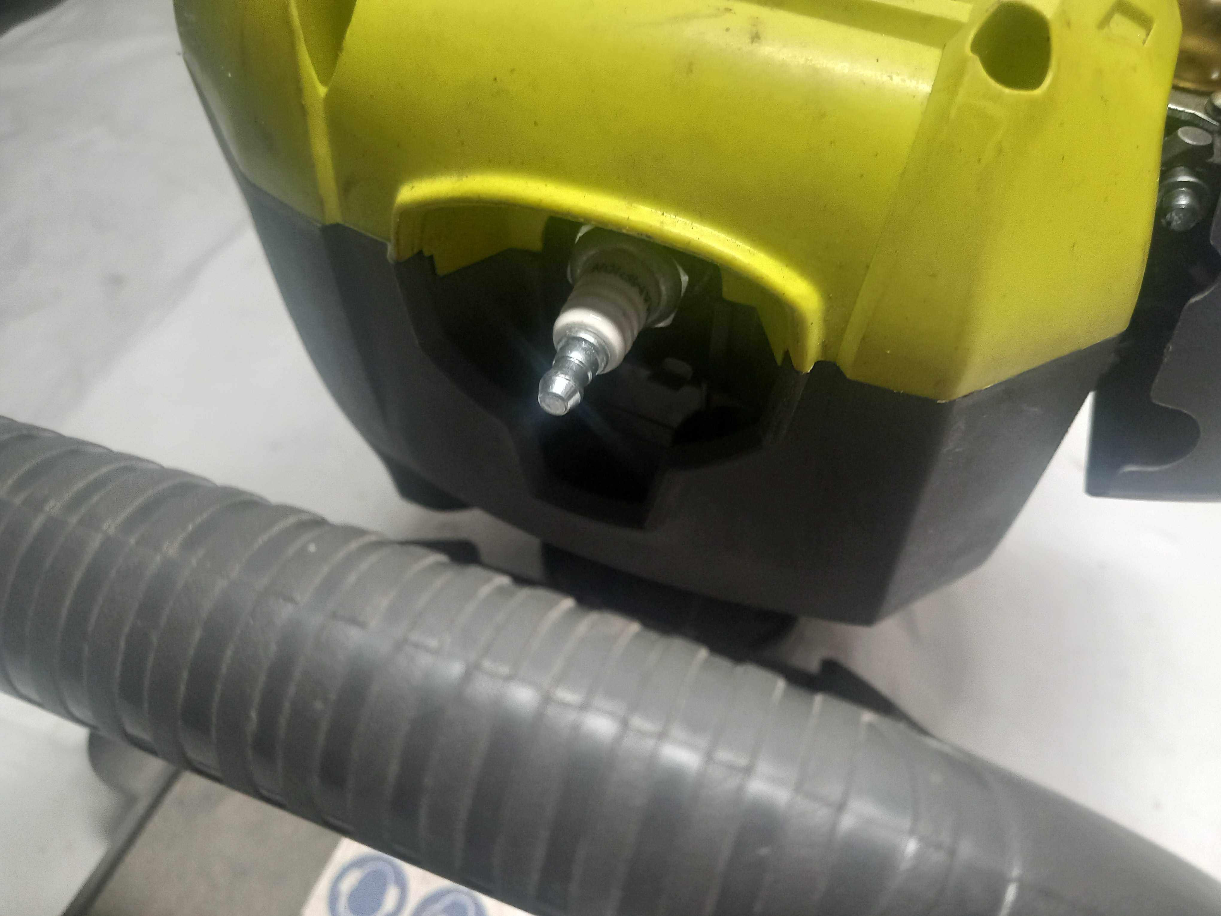 Nożyce spalinowe do żywopłotów iglaków Ryobi rht2660r