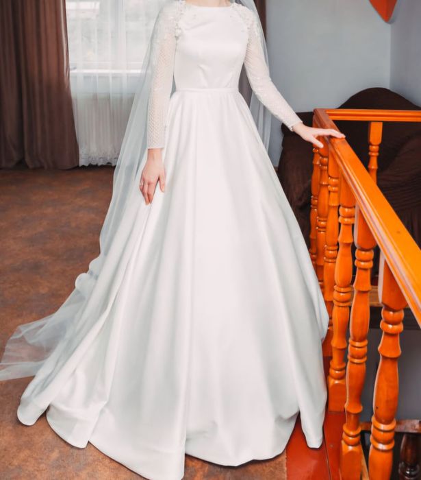 Продам весільну сукню.