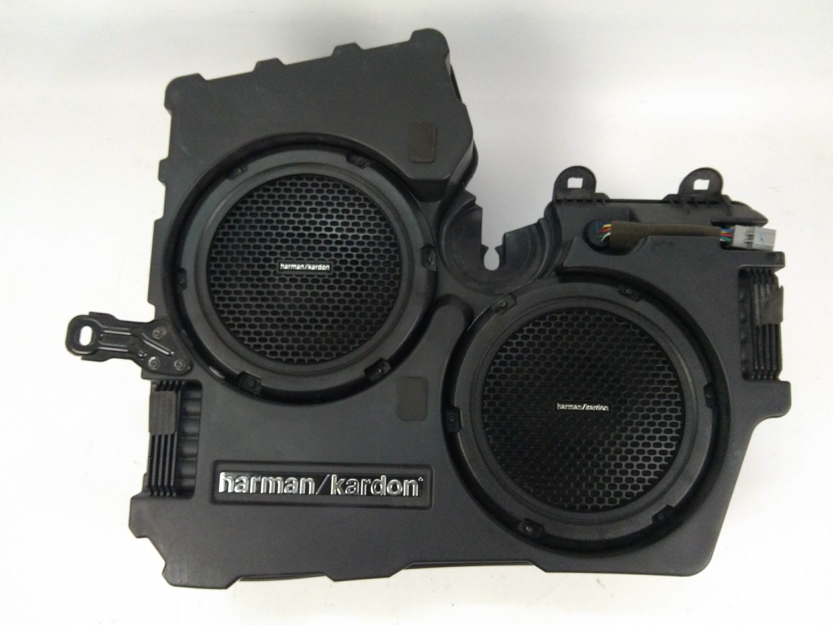 Dodge Challenger 2012+ subwoofer HARMAN KARDON