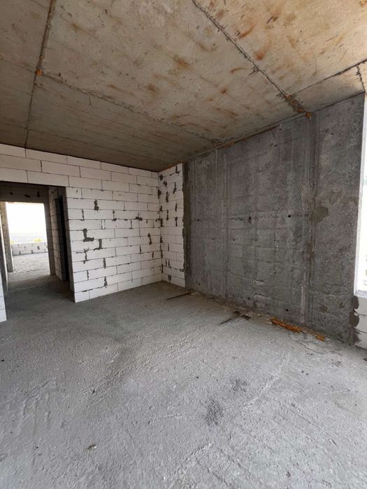 Продам простору видову 2 кім.кв. в новому будинку вул. Жужоми, 1