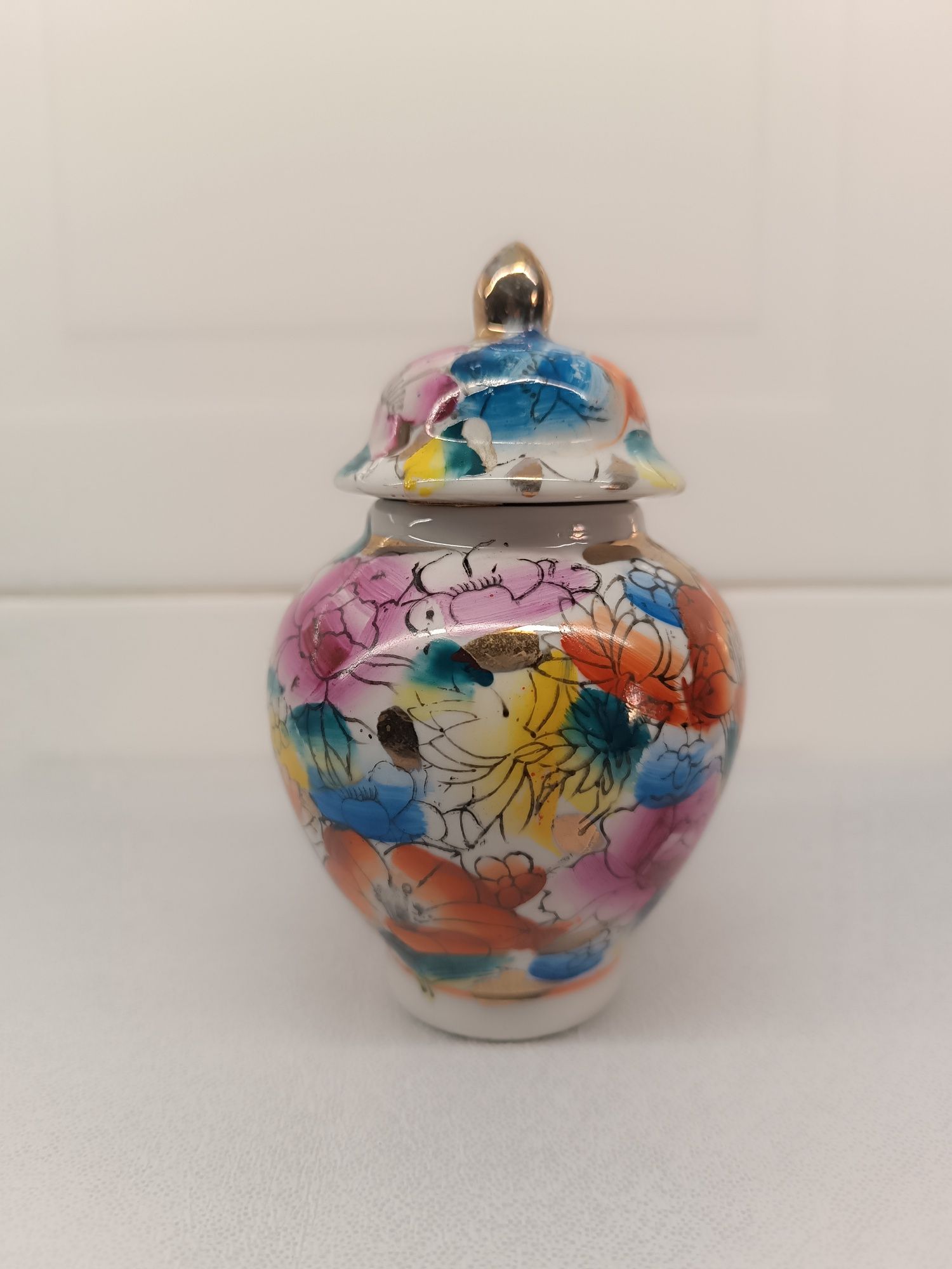 Pote Porcelana Vintage. 13 cm. Pintado à mão