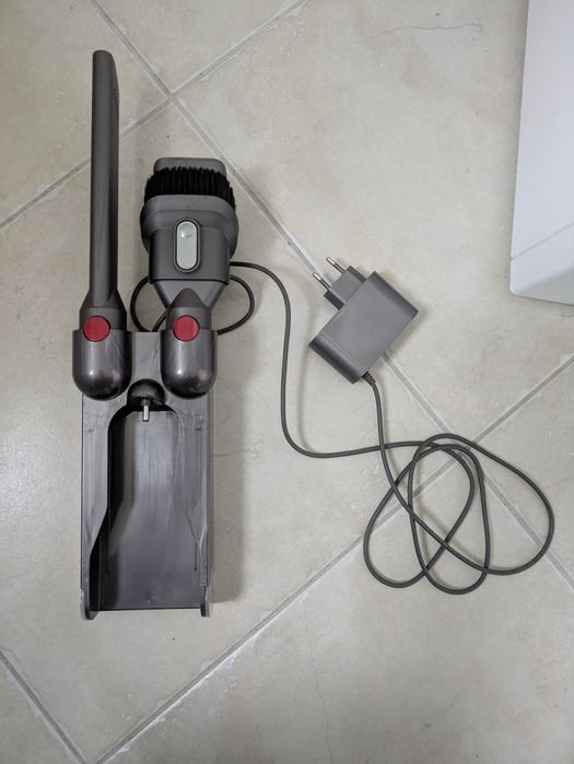 Зарядка станція Dyson V10 з щітками