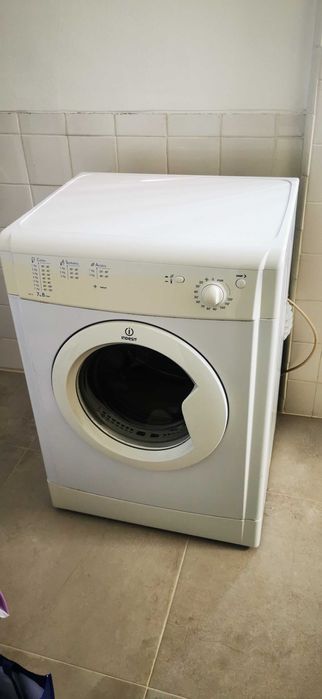 Máquina de secar roupa