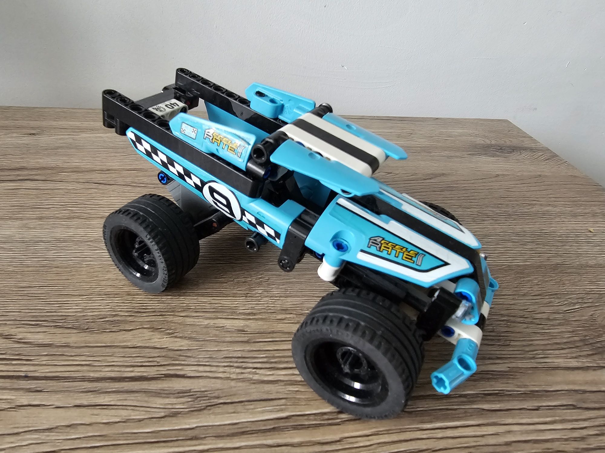 Lego technic samochód wyścigowy