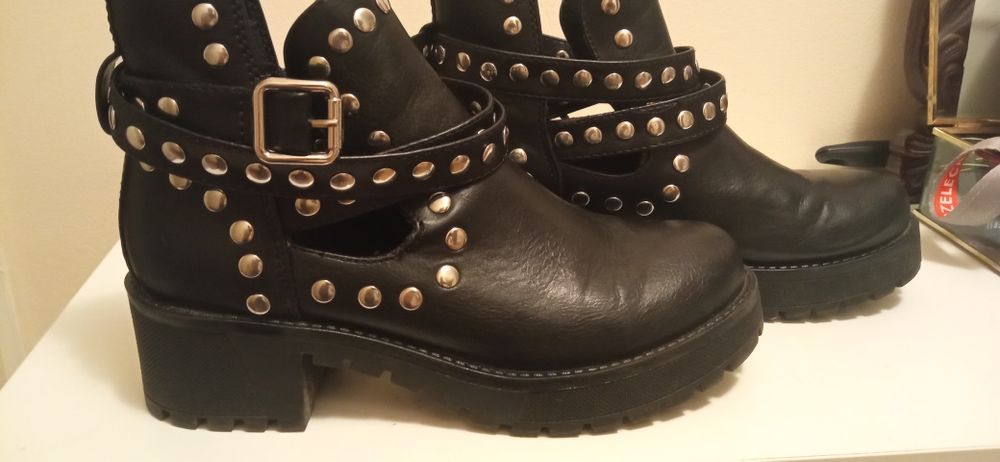 39 Buty do kostki czarne