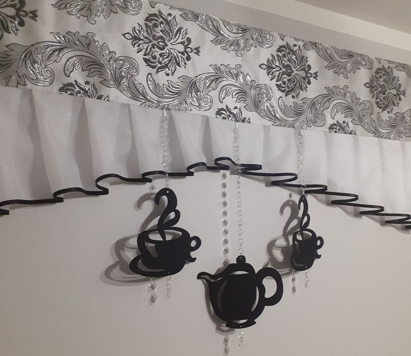 Lambrekin z zawieszkami