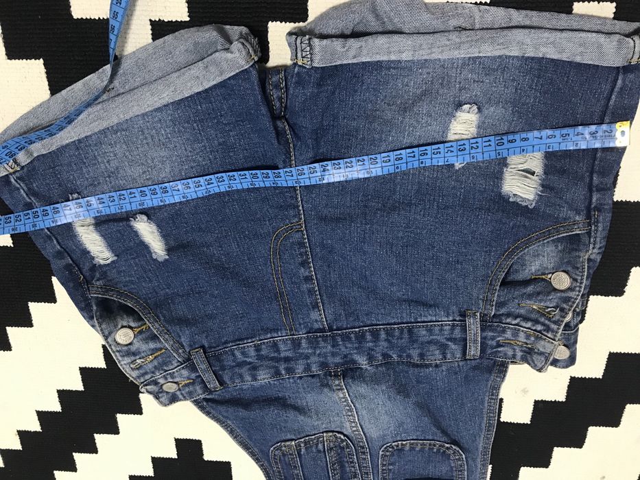 Продам джинсовый комбез-шорты