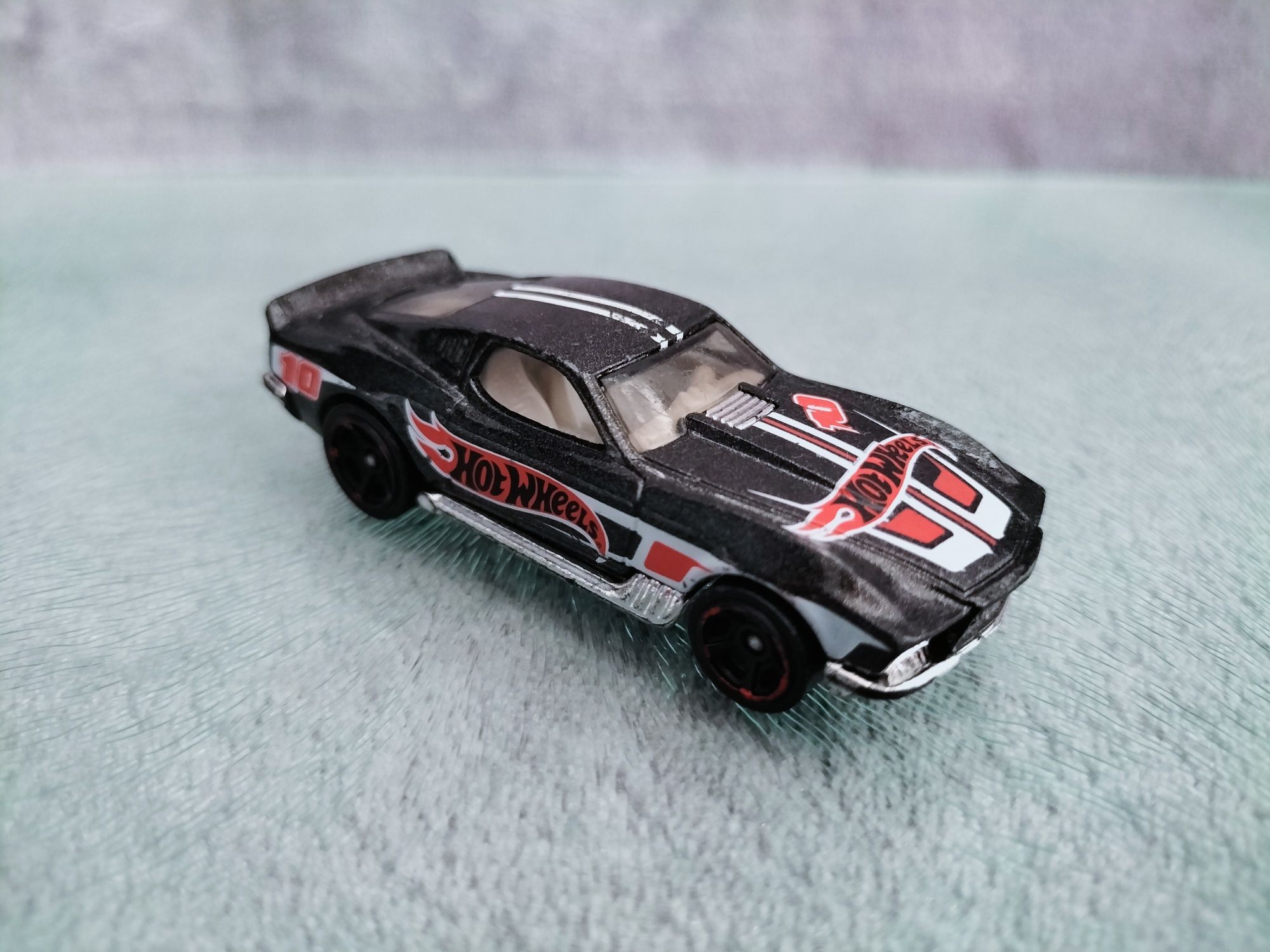 Hot Wheels Blvd. Bruiser z 2010 roku