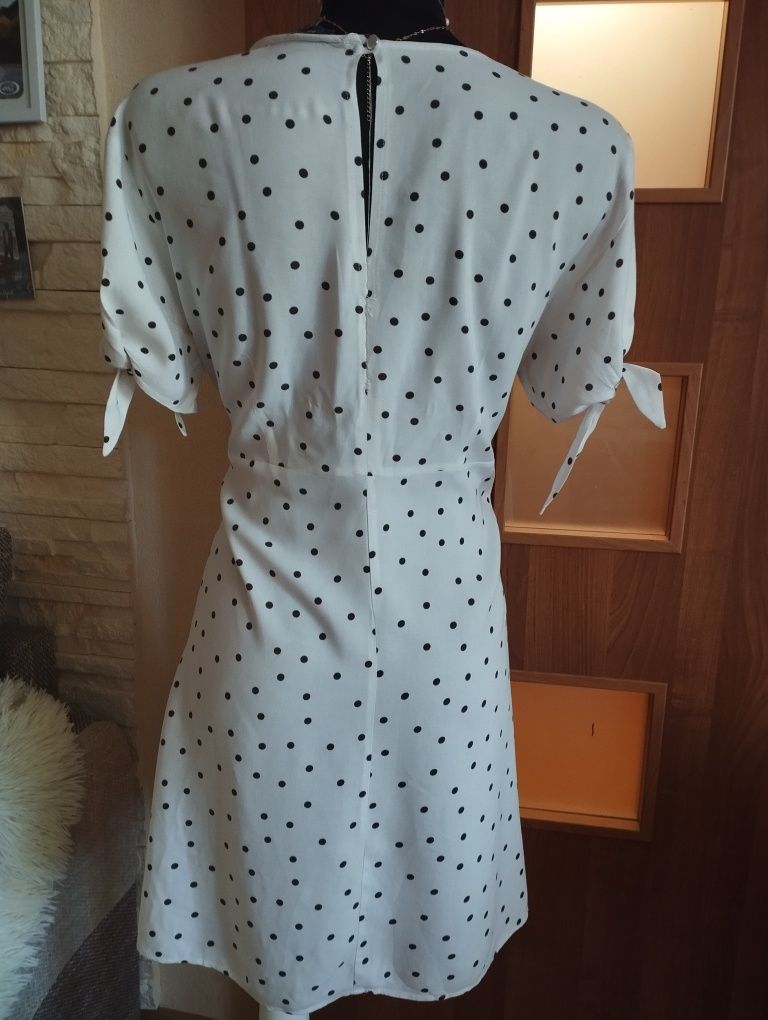 Śliczna zgrabniusia letnia sukienka Primark 40 42 kropki groszki lato