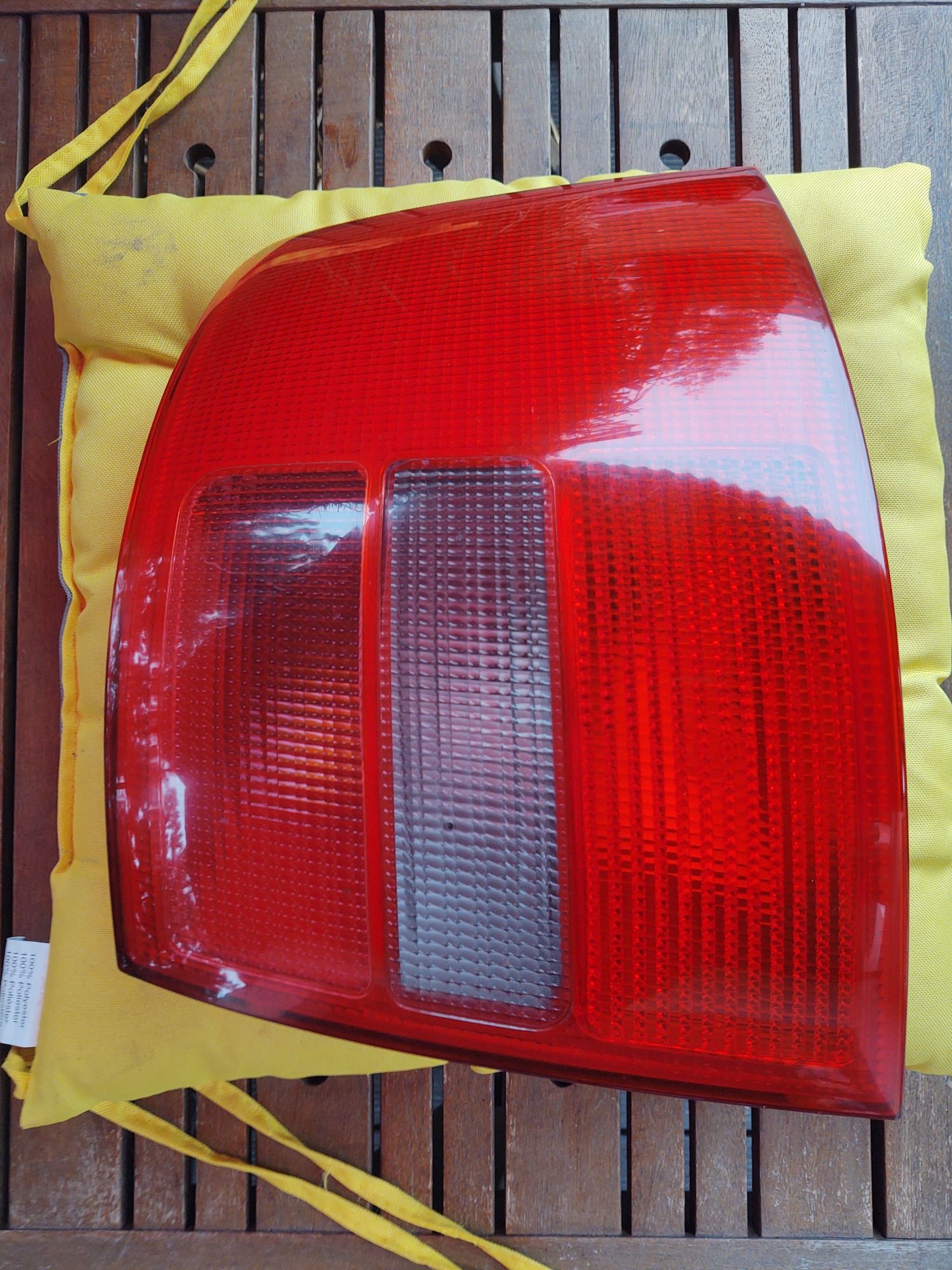 Audi A6 C6 , tylnia prawa lampa .