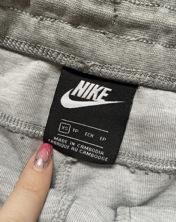 Жіночі спортивні штани nike tech fleece  розмір xs