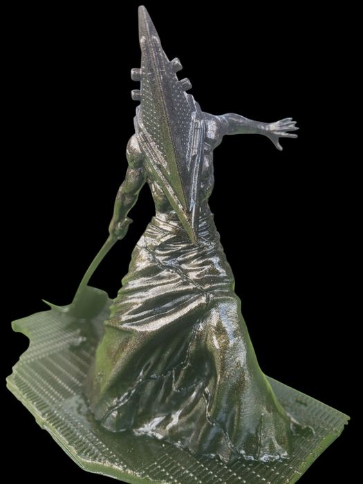 Пирамидоголовый. Фигурка, статуэтка.