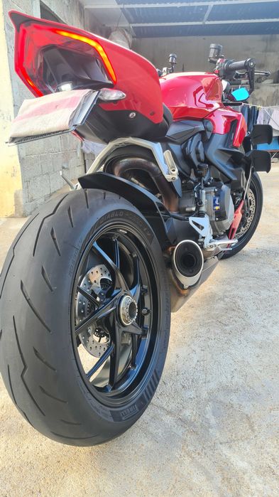 Ducati Streetfighter V2