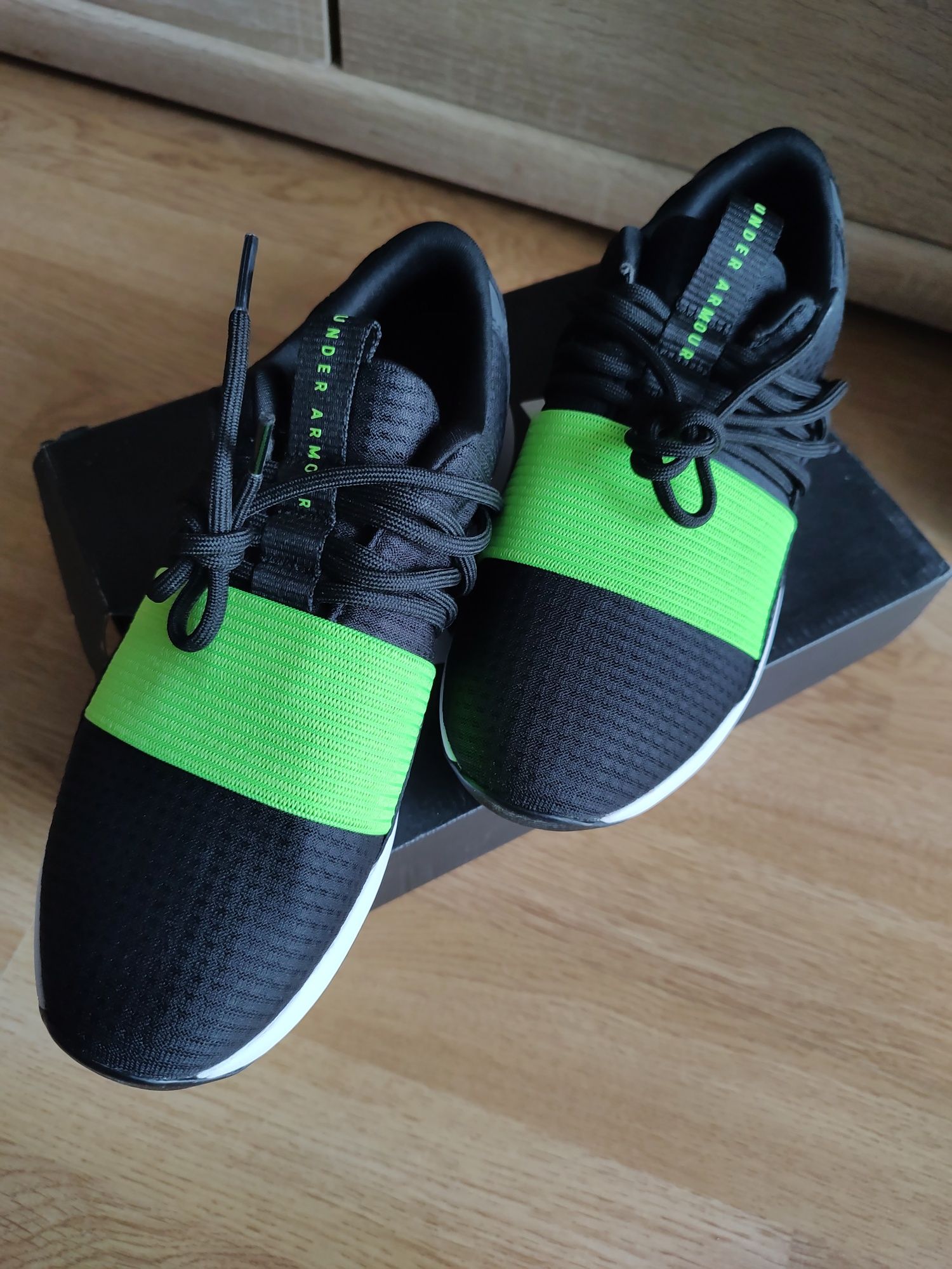 Buty sportowe damskie firmy Under Armour model