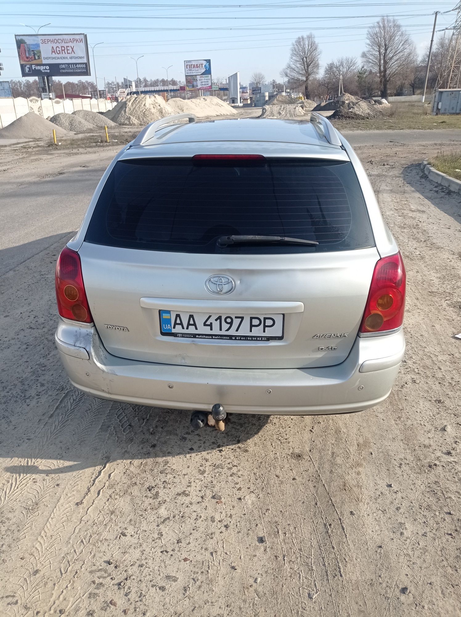 Toyota avensis 2005 год