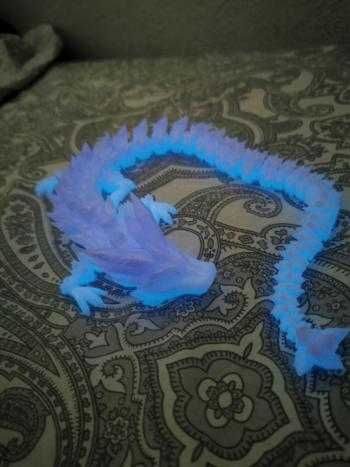 Dragão que brilha no escuro