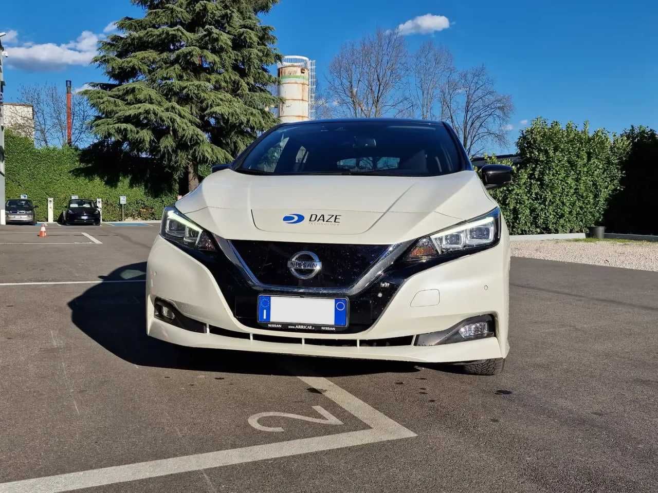 Разборка Nissan Leaf бампер Б/у автозапчастини