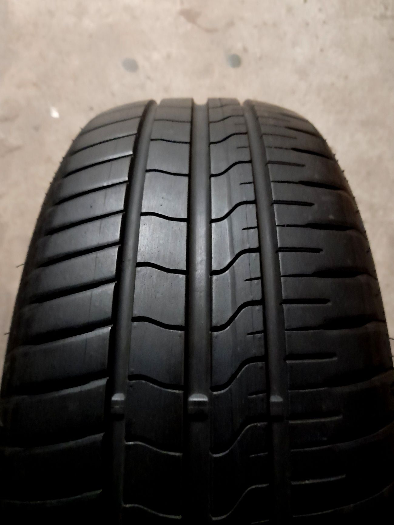 Opony letnie Falken 215/60/16.