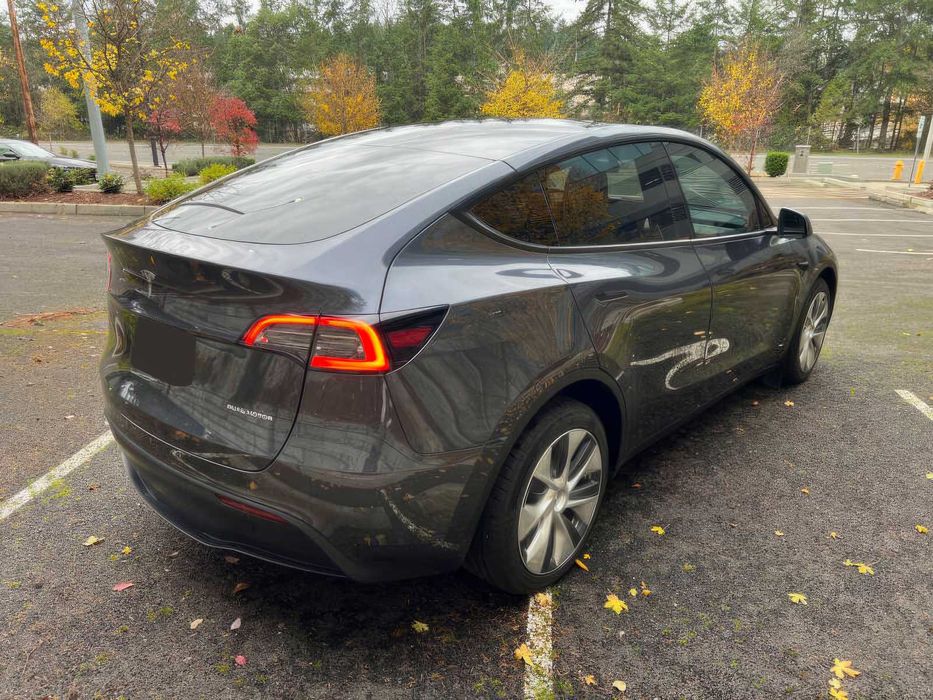 Tesla Model Y      2023