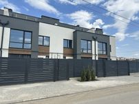 Таунхаус 140м2 з великим балконом і двома терасами на даху Крихівці