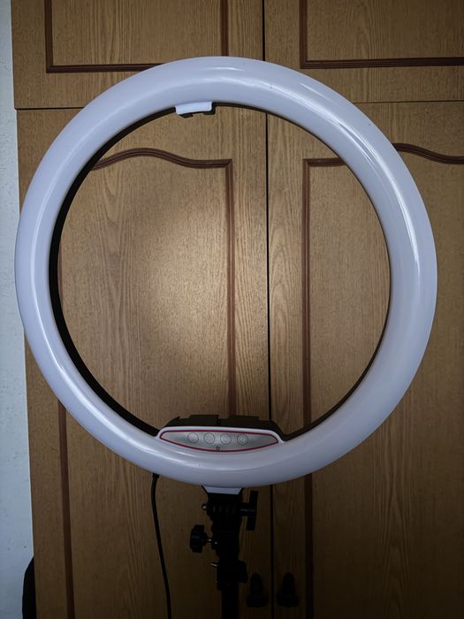 Кільцева лампа RL18