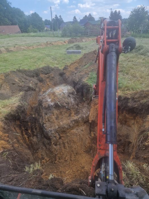 Usługi minikoparką.