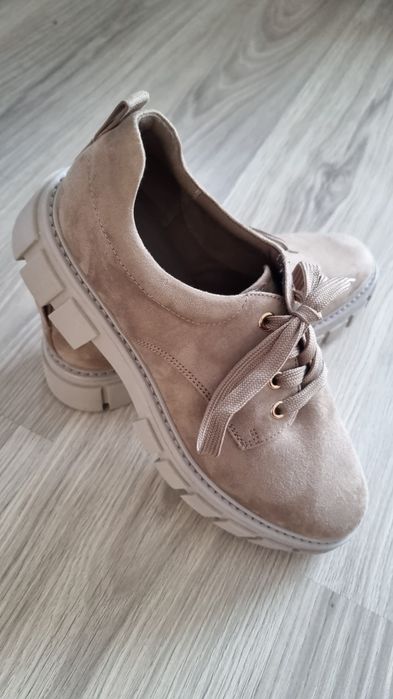 Buty zamszowe, półbuty.