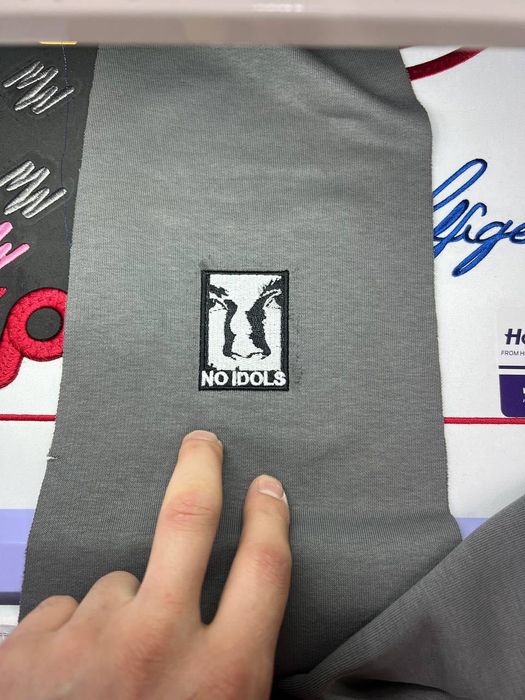 Вишивка на готових виробах або в крою.  Компьютерная машинная вышивка