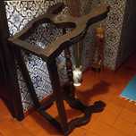 Vendo mesa de madeira maciça impecável