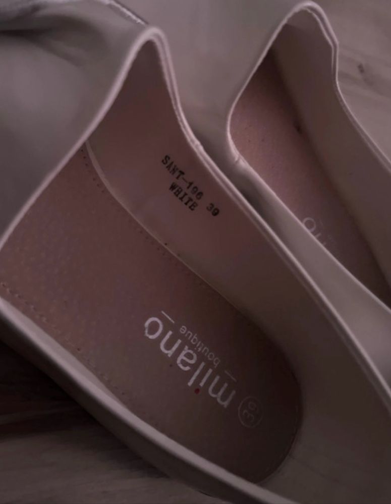 Buty skórkowe z odkrytymi palcami