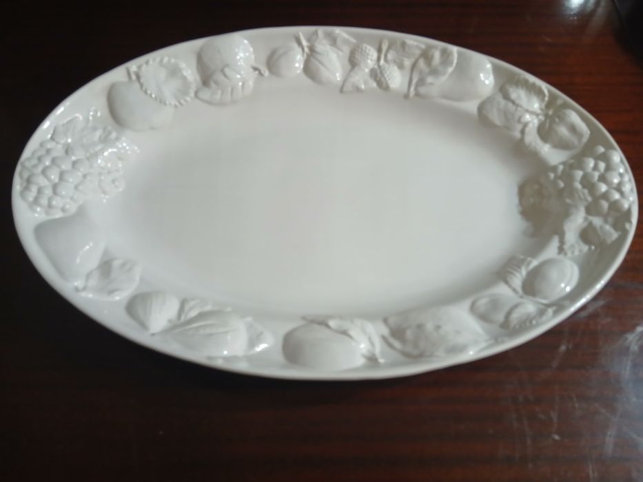 Travessa oval de porcelana