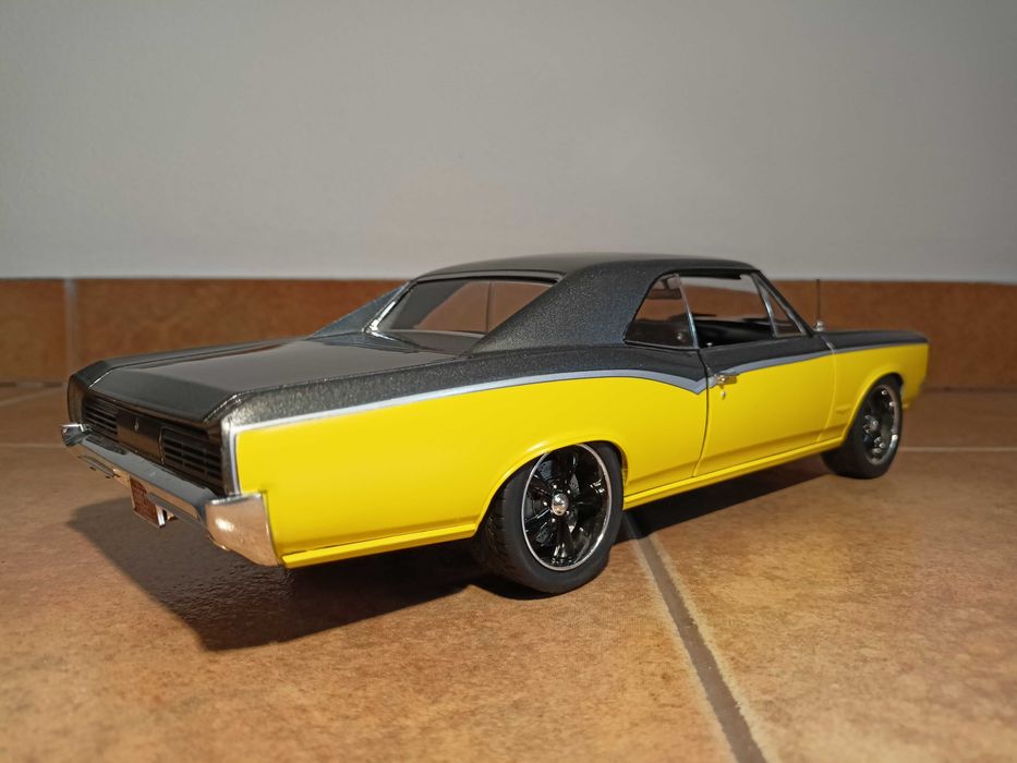 Pontiac GTO Restomod 1966 model w skali 1:18 ACME/otwierane elementy