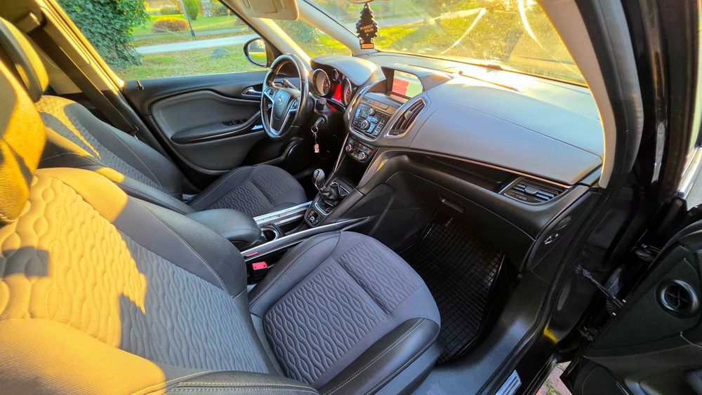 Opel Zafira C  1,4 turbo  LPG  7-osobowy  Cosmo