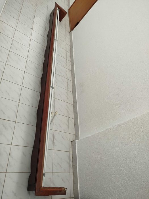 Sanefa em mogno envernizado