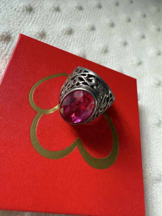 Кільце з рожевим камінцем
