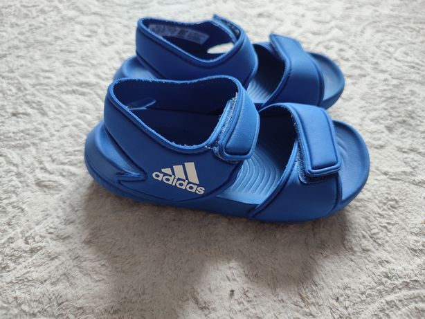 Niebieskie sandałki adidas