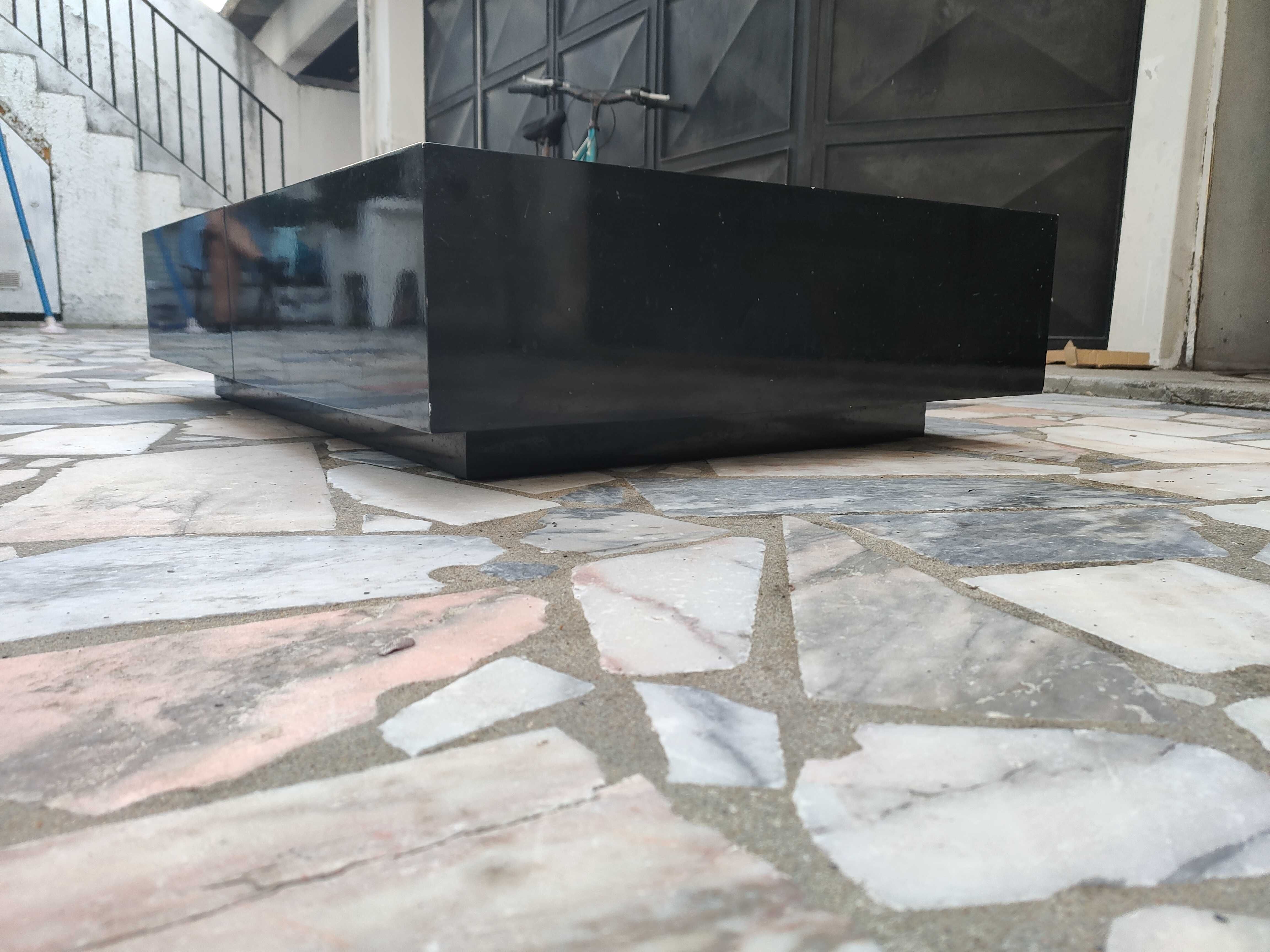 Mesa centro lacada preto