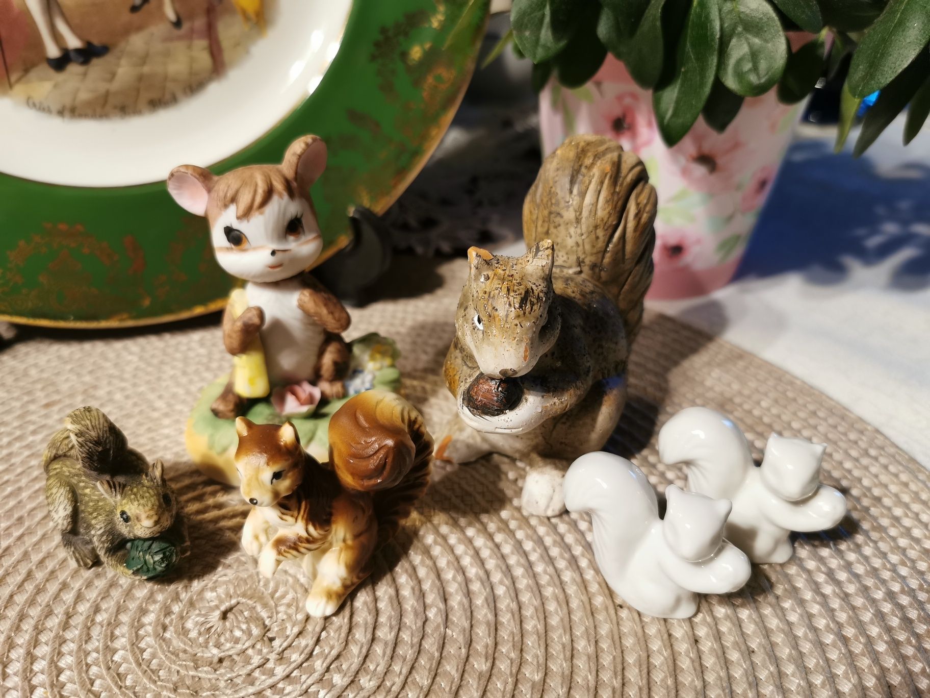 Figurki porcelanowe wiewiórki