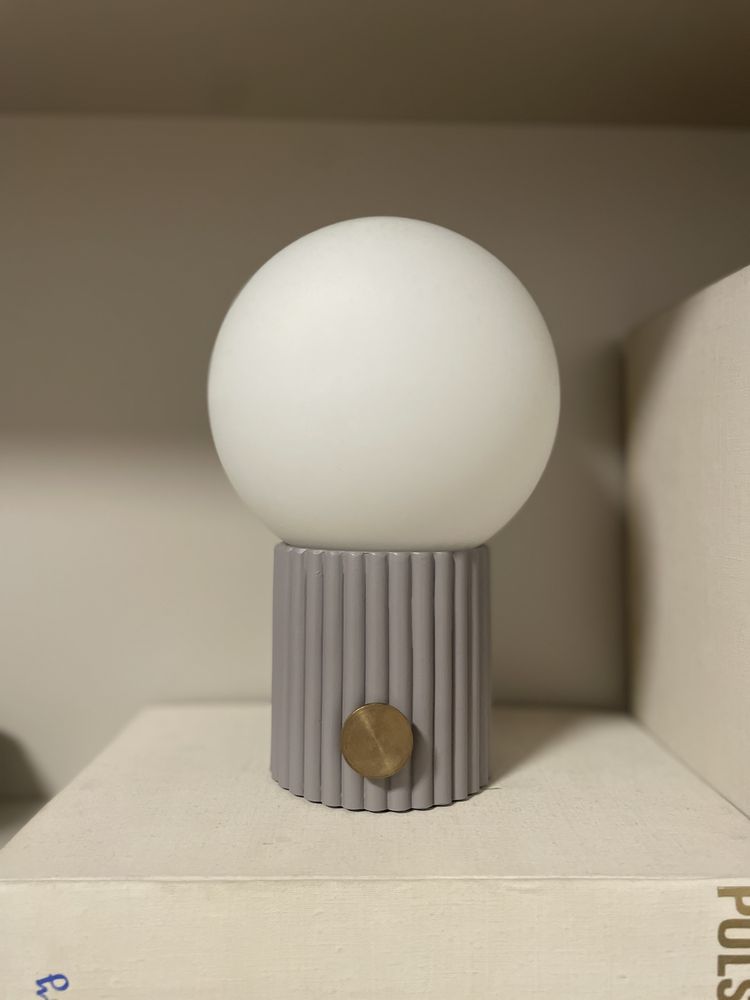 Globen Lighting Hubble Ø15 cm szara lampka stołowa